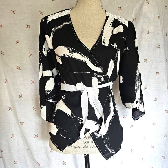 Size XS Bell Sleeve Wrap Blouse Black and White NWT - Picture 2 of 11